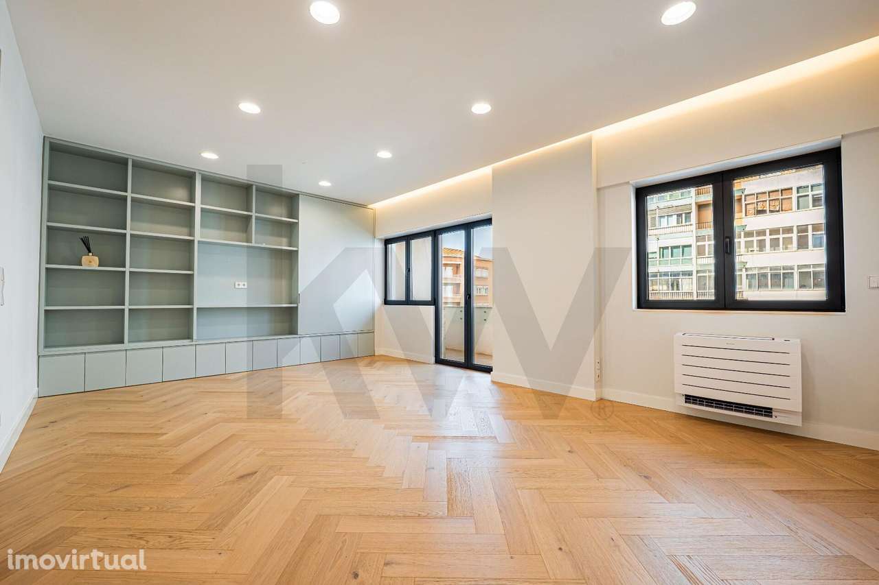 T3 + 1 de Autor com Renovação Total de Excelência | Campolide / Sete R - Grande imagem: 4/57