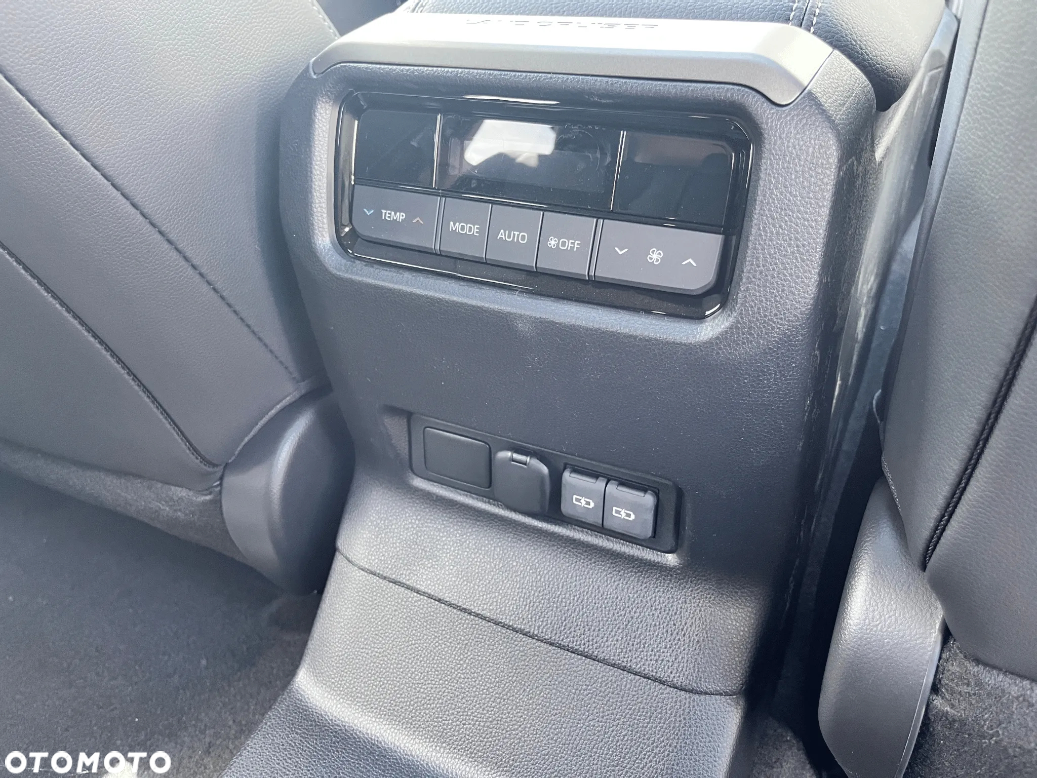 Toyota Land Cruiser - 22