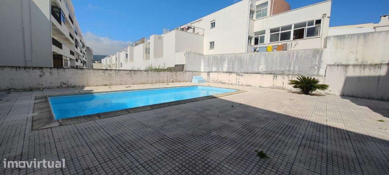 Apartamento T2 com parqueamento e vista de mar.  A 3 minutos da pra... - Grande imagem: 2/23