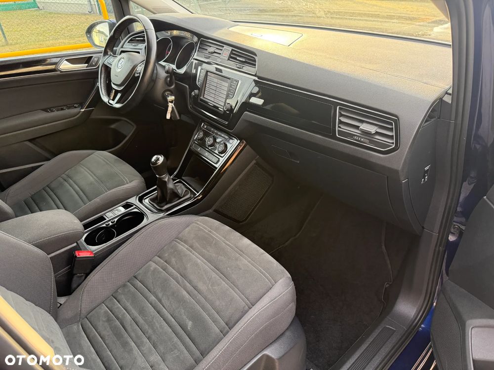 Volkswagen Touran - 11