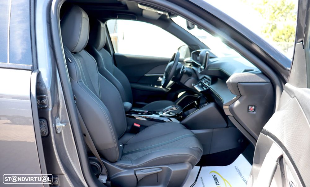 Peugeot 2008 1.2 PureTech GT EAT8 - 14