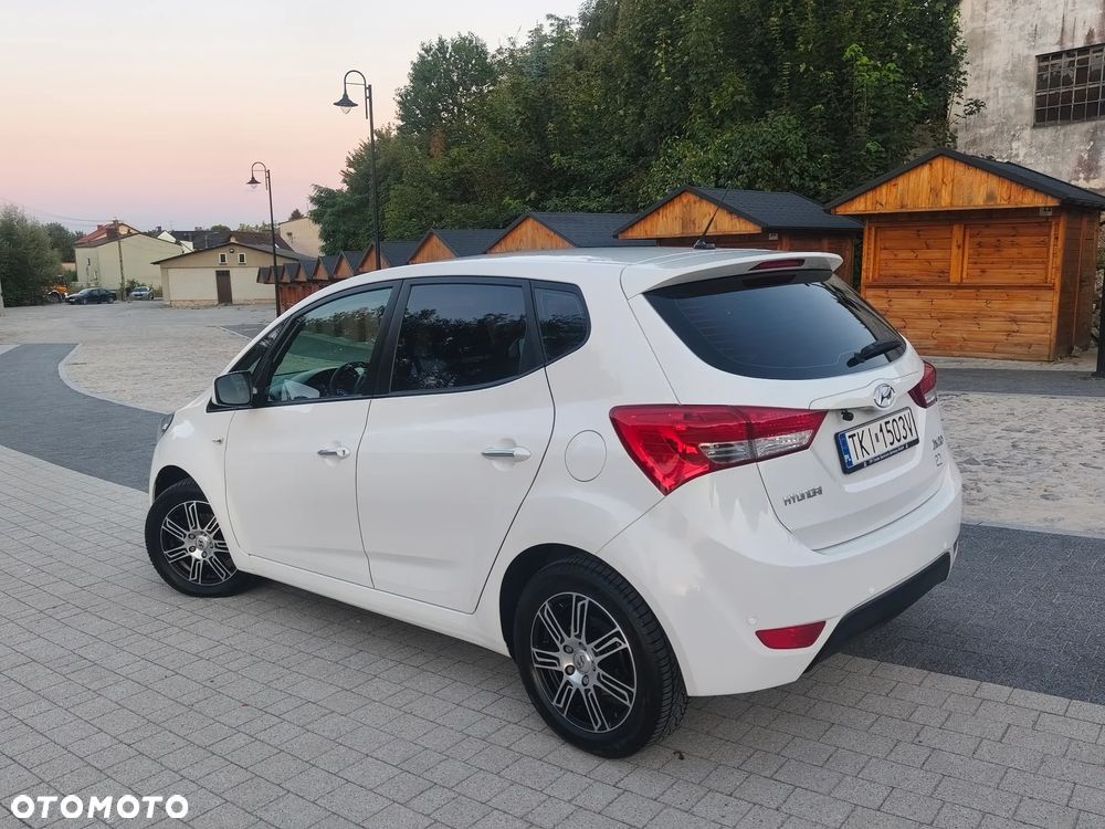 Hyundai ix20 1.4 Premium blue - 4