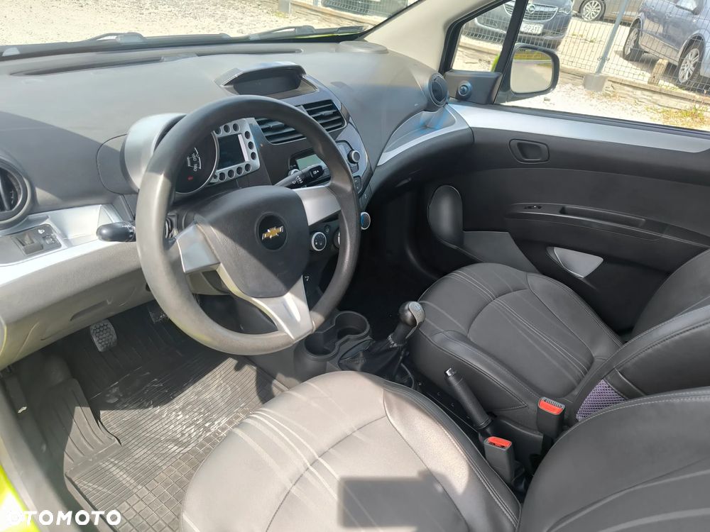 Chevrolet Spark 1.0 Base - 10