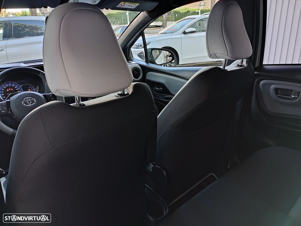 Toyota Yaris 1.5 HSD Comfort +P.Style+P.Techno — fotografia 37