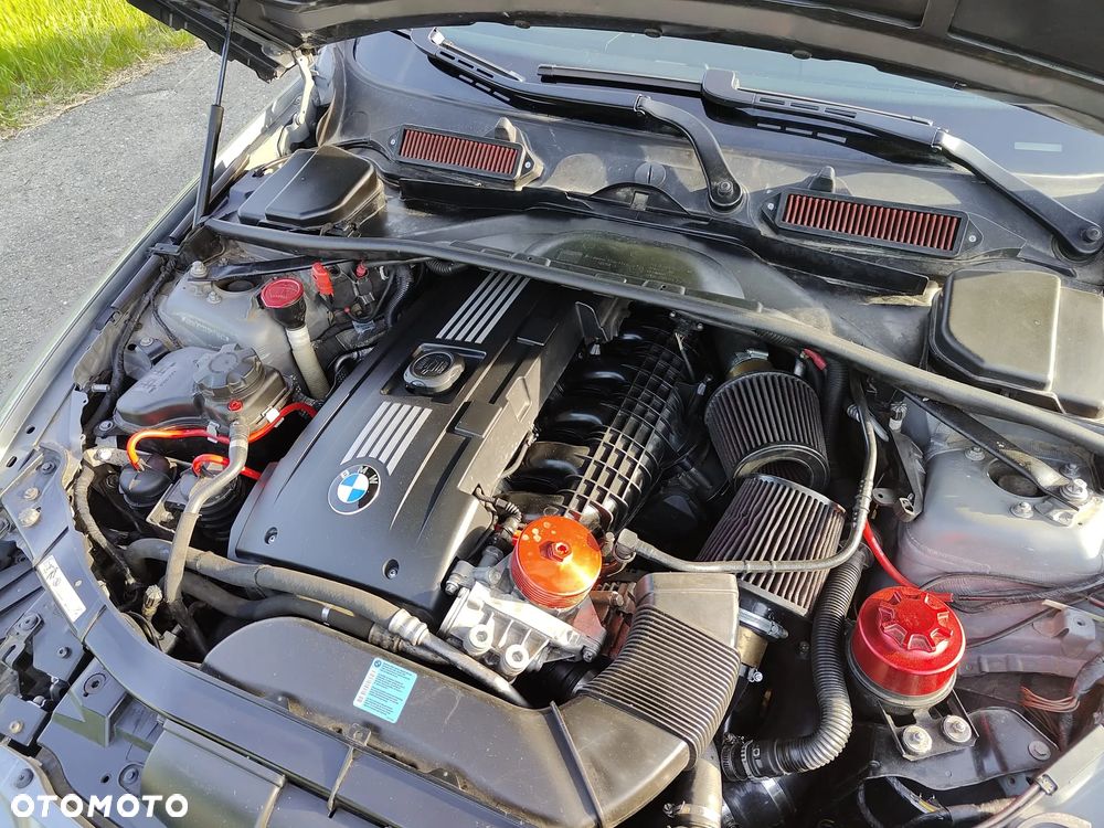 BMW Seria 3 335i Coupe - 15