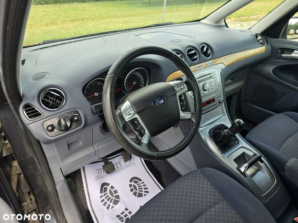 Ford Galaxy - 16