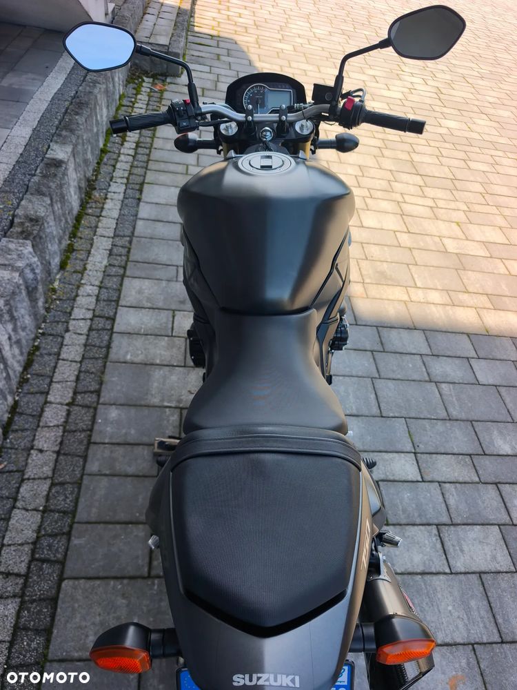 Suzuki GSR - 20