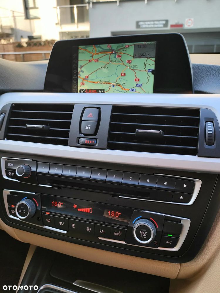 BMW Seria 3 320d Sport-Aut Sport Line - 34