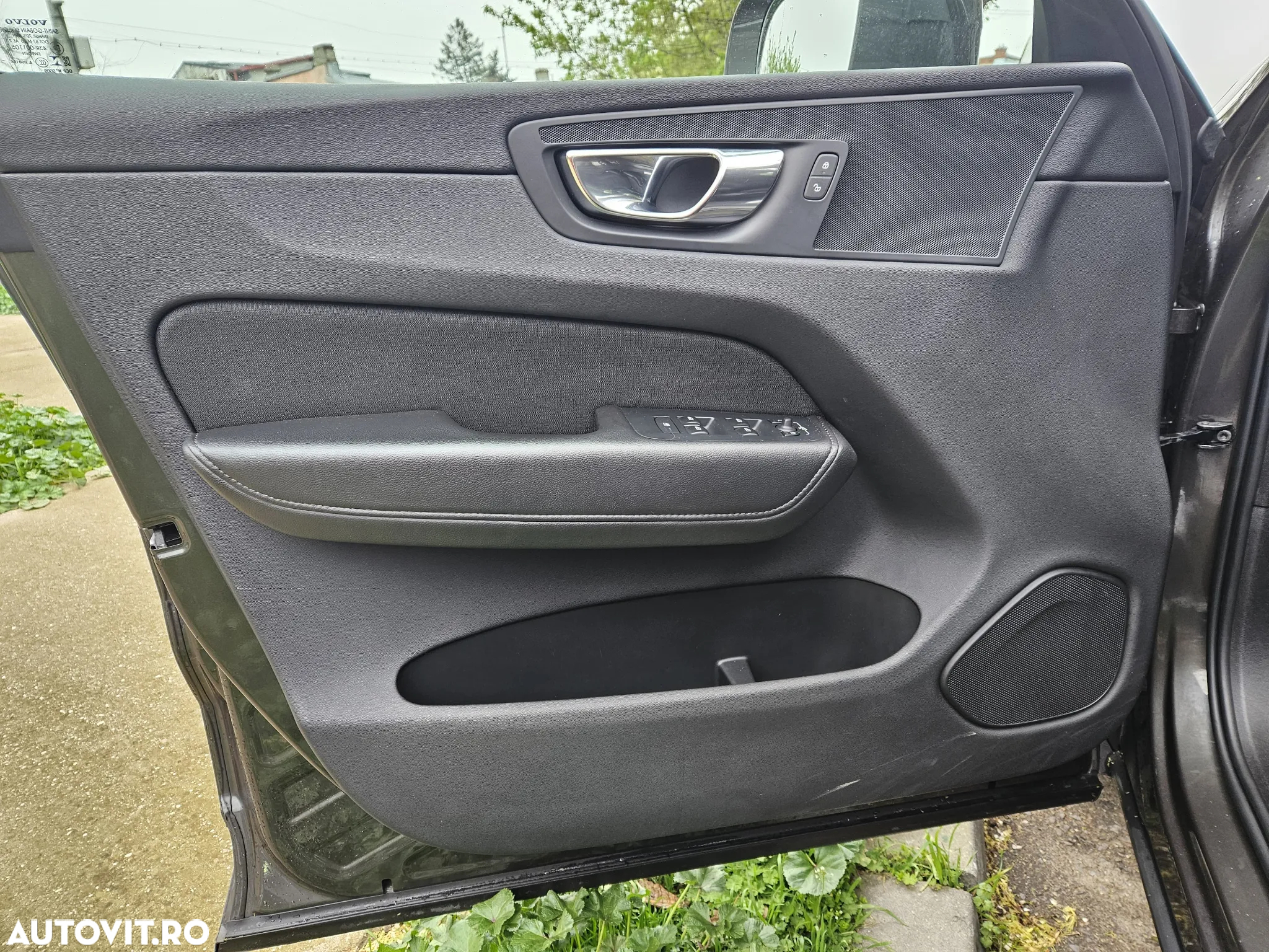 Volvo XC 60 D4 Momentum Pro - 24