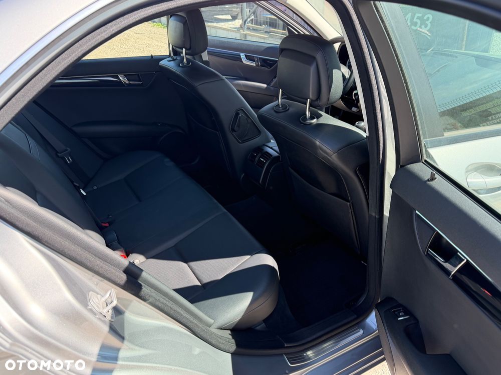 Mercedes-Benz Klasa C 180 Kompressor BlueEFFICIENCY Elegance - 11