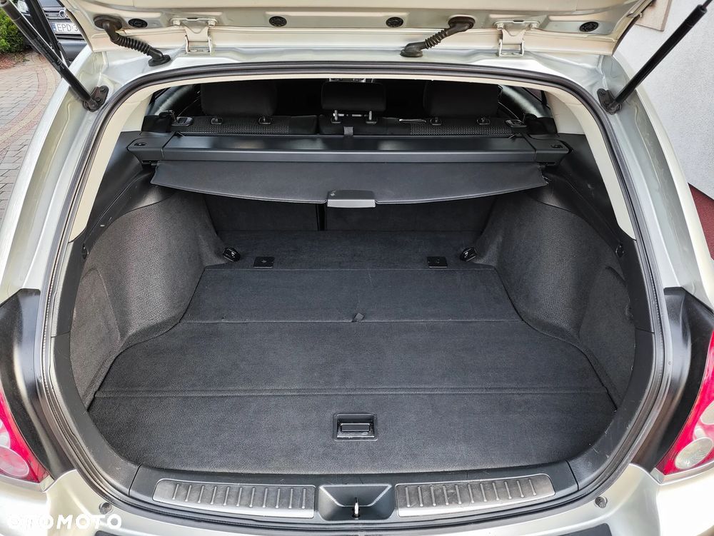 Toyota Avensis 1.8 VVT-i Sol Premium - 26