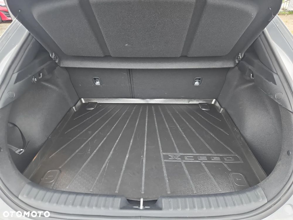 Kia XCeed 1.6 T-GDI Tribute DCT - 19