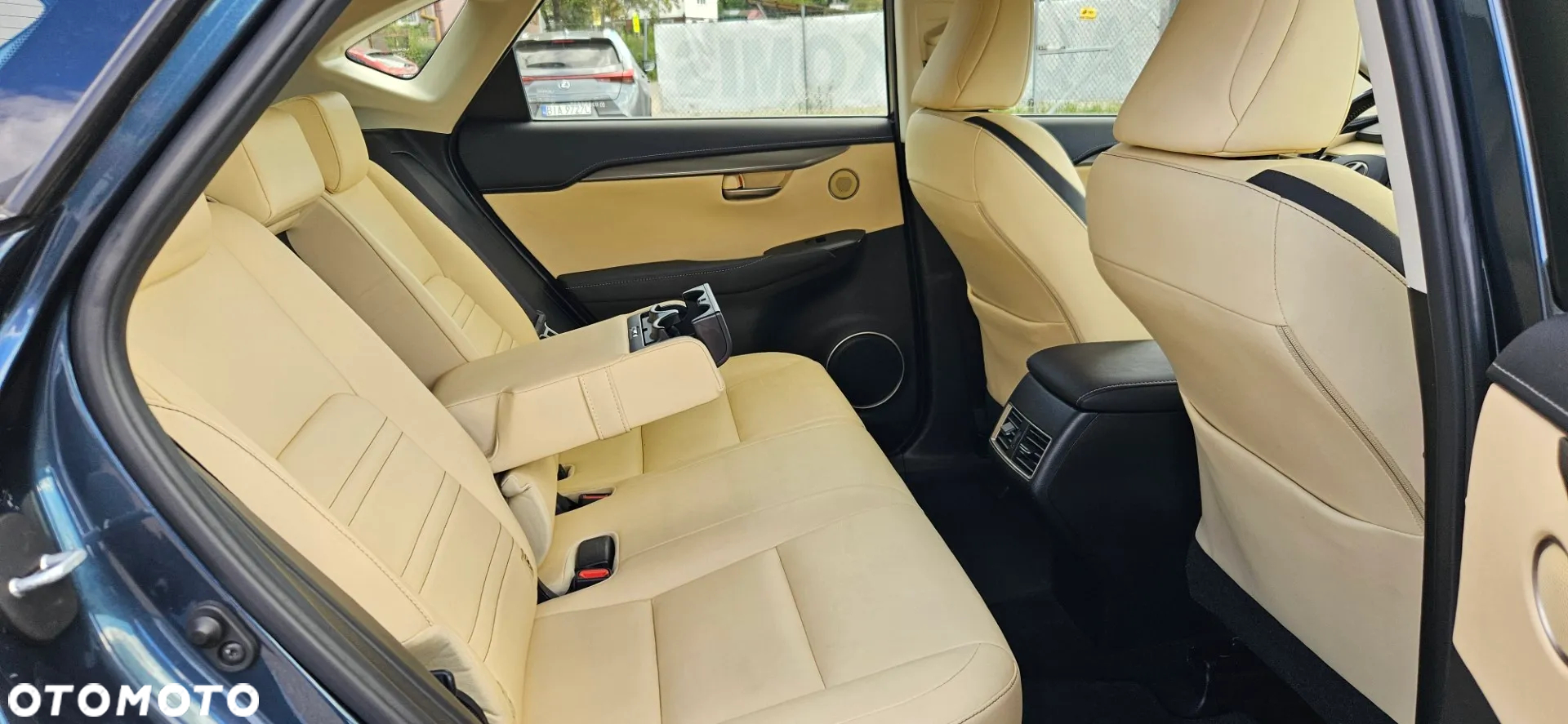 Lexus NX 300h Business Edition AWD - 24