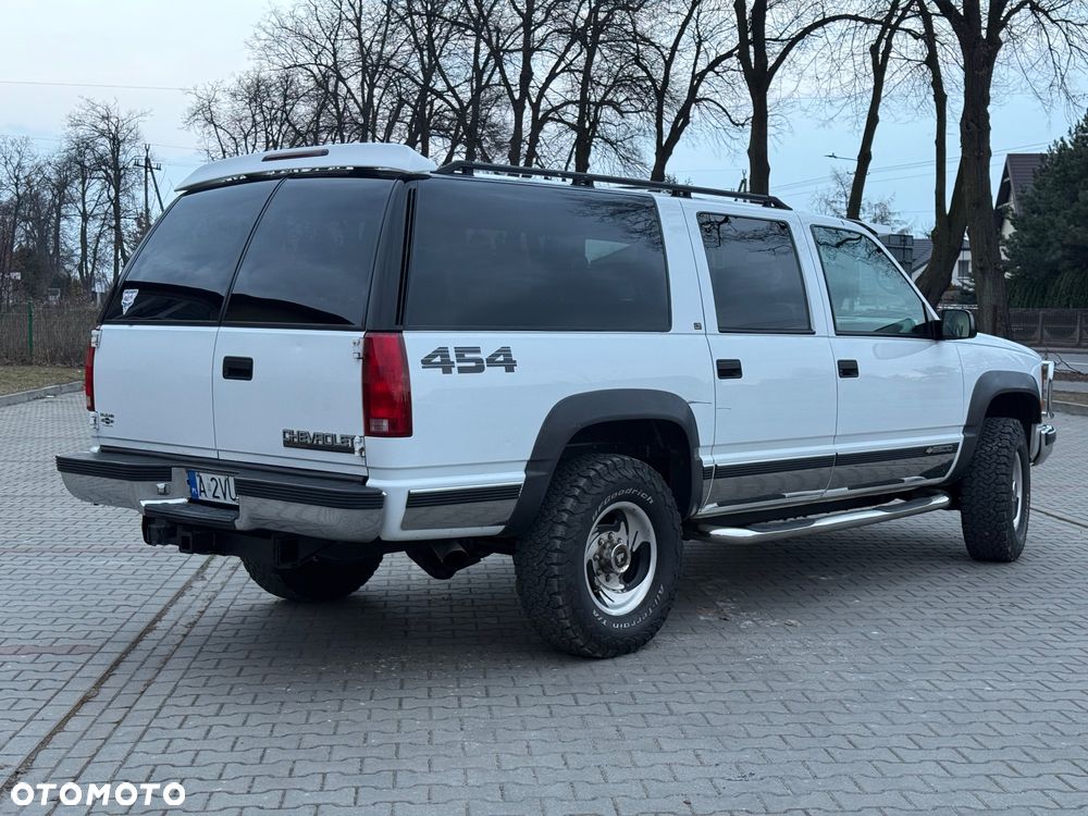 Chevrolet Suburban - 17