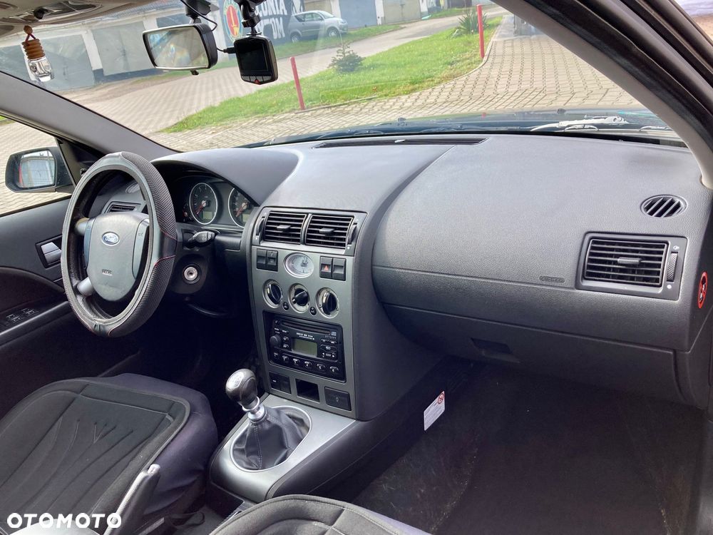 Ford Mondeo 1.8 Ambiente - 9