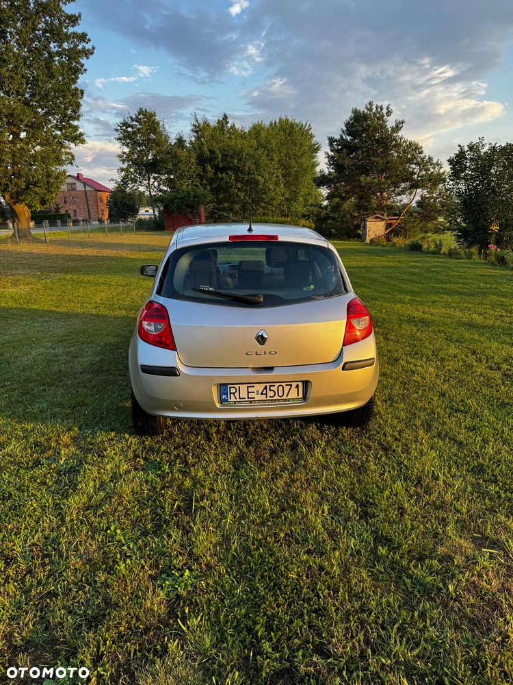 Renault Clio 1.2 16V Dynamique - 4