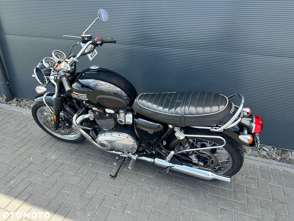 Triumph Bonneville - 3