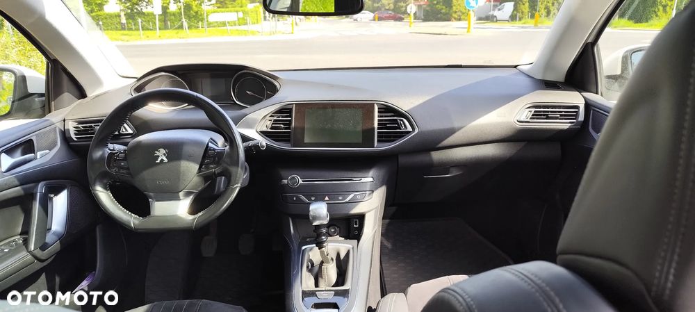 Peugeot 308 1.2 PureTech Allure S&S - 5