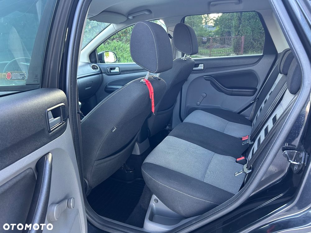 Ford Focus 1.8 Style+ - 12