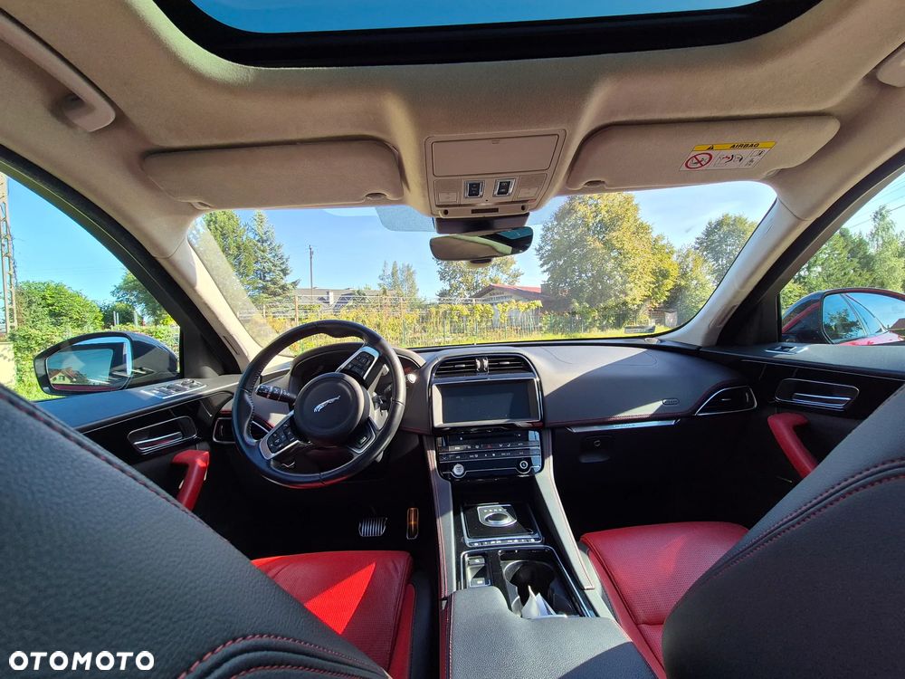 Jaguar F-Pace 2.0 i4P AWD 300 Sport - 4