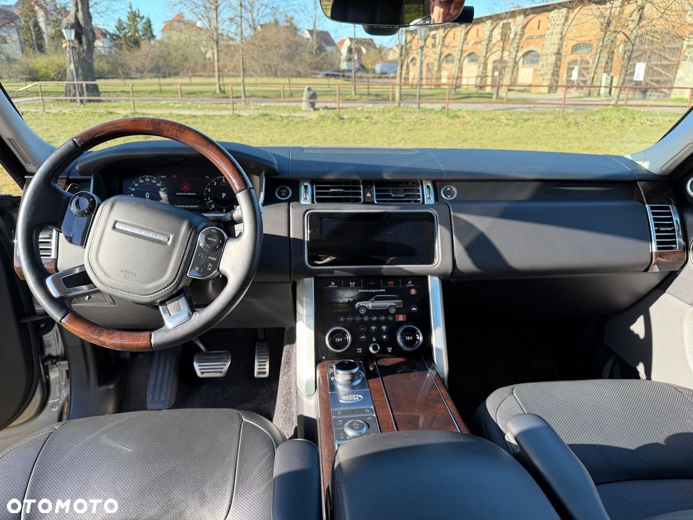 Land Rover Range Rover P400 Vogue - 11