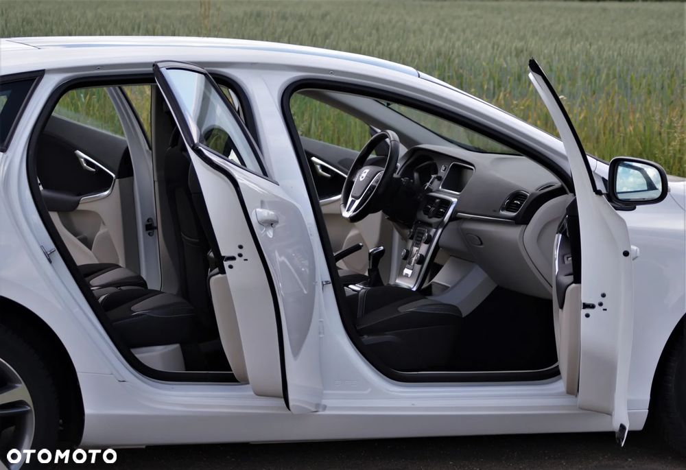 Volvo V40 - 25