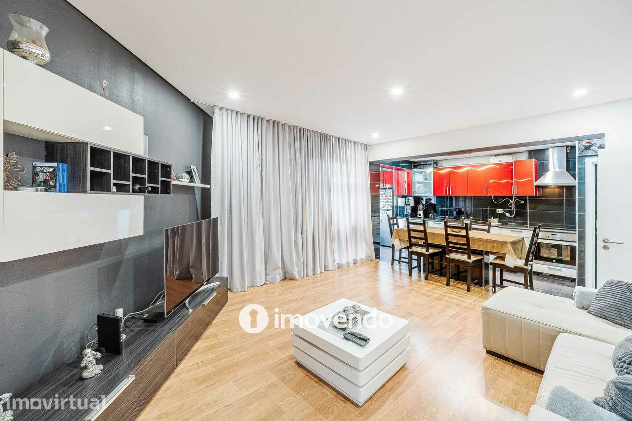 Apartamento T3+1, com áreas generosas, no Laranjeiro - Grande imagem: 2/43