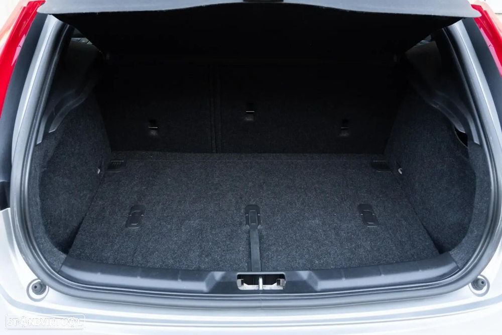 Volvo V40 Cross Country - 41