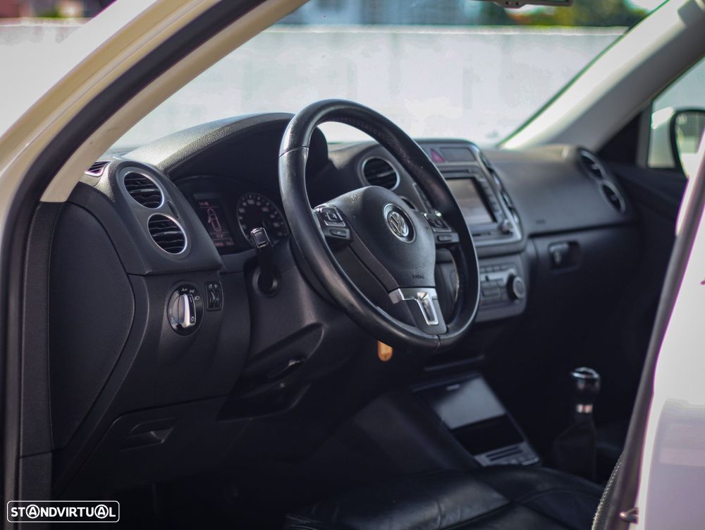 VW Tiguan 2.0 TDi Sport BlueMotion - 19