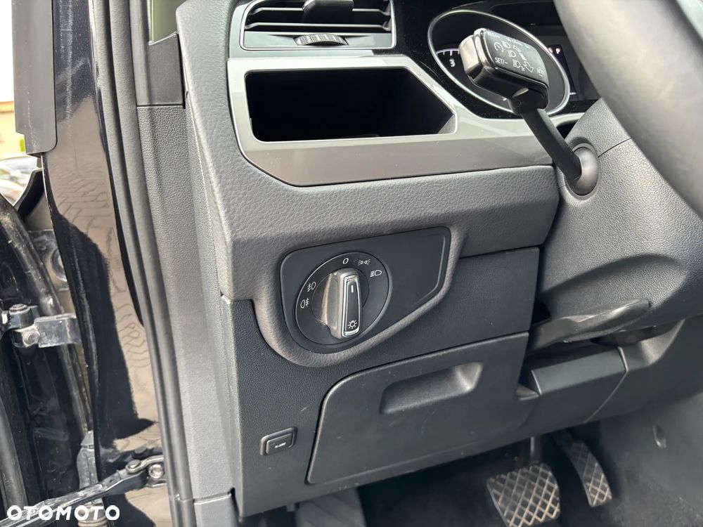 Volkswagen Touran - 19