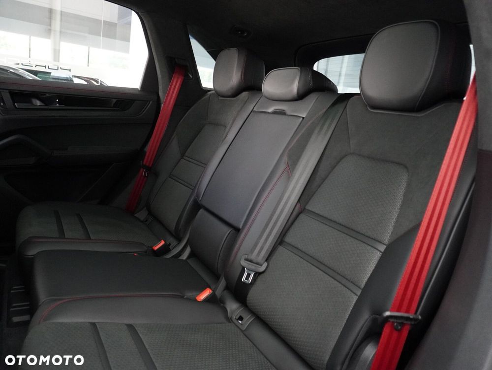 Porsche Cayenne GTS - 32