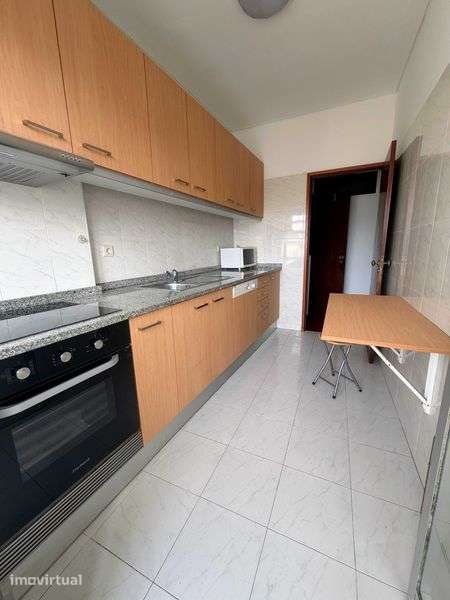 Arrenda-se T2+1, com garagem individual e fechada. - Grande imagem: 5/12