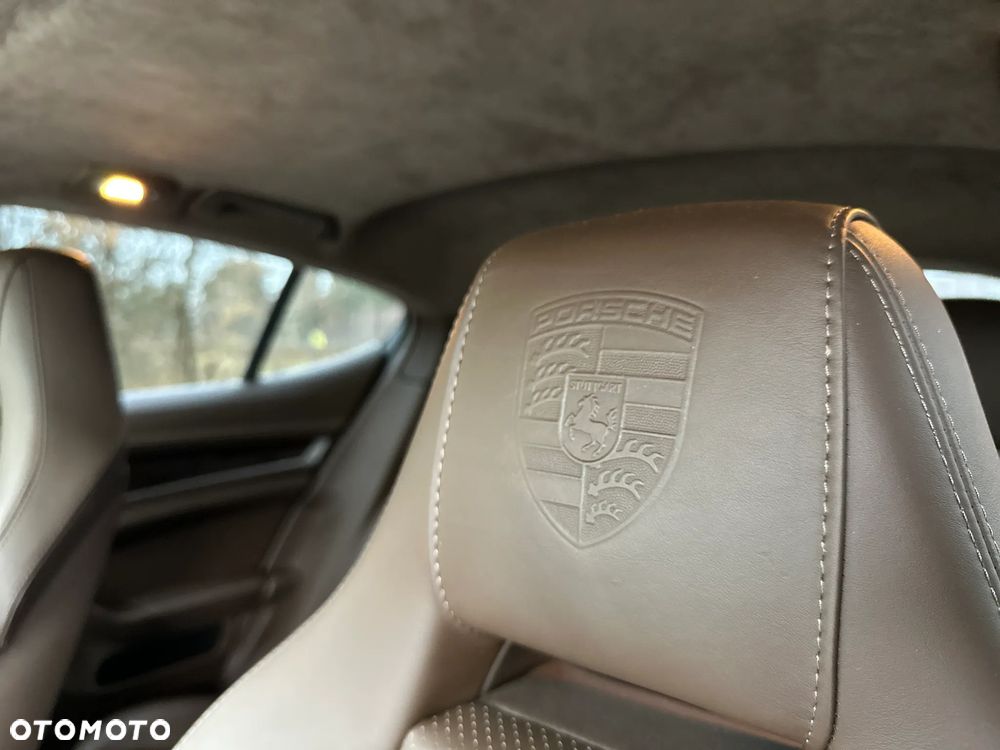 Porsche Panamera GTS PDK - 22