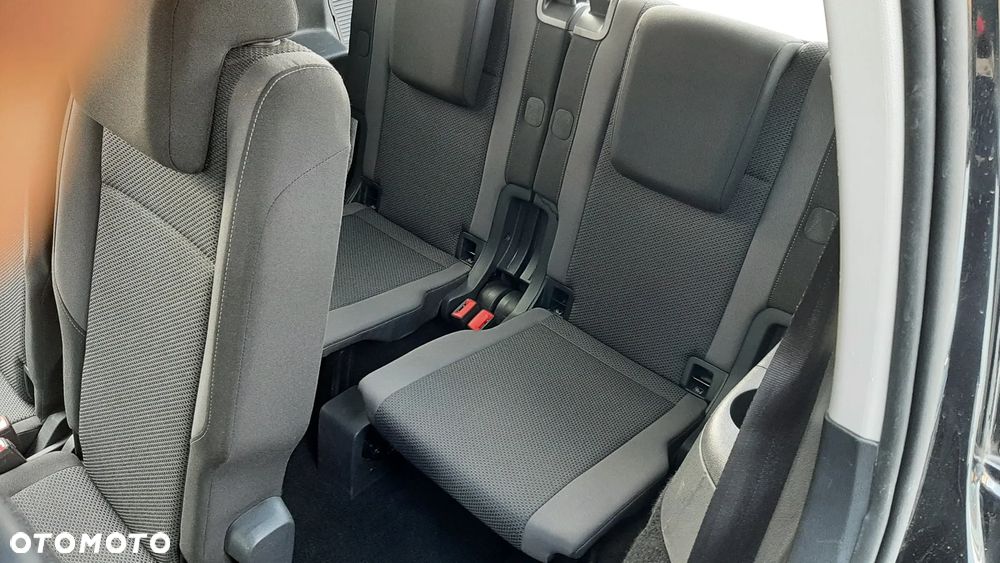 Volkswagen Touran - 16