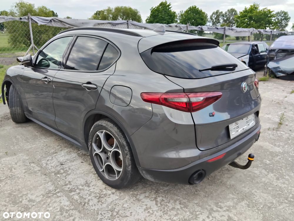 Alfa Romeo Stelvio - 1