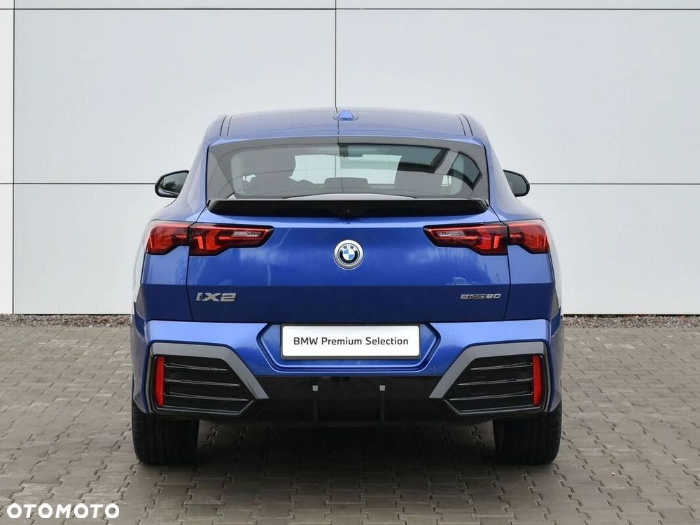 BMW iX2 eDrive20 66.5kWh M Sport Edition - 9
