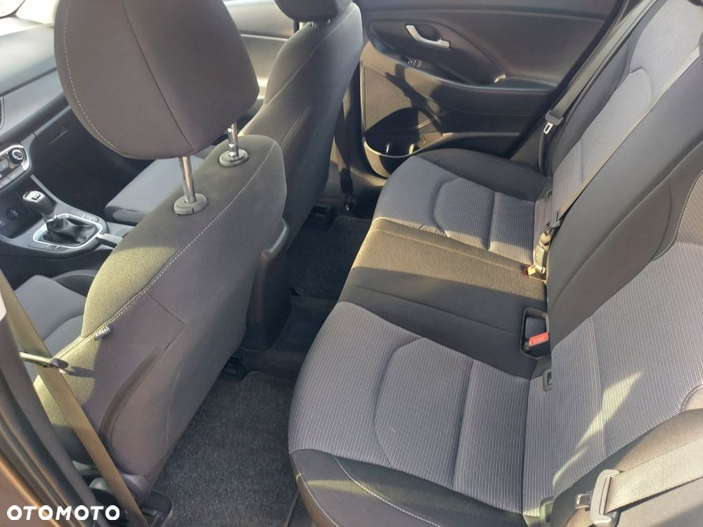 Hyundai i30 1.5 DPI Modern - 10