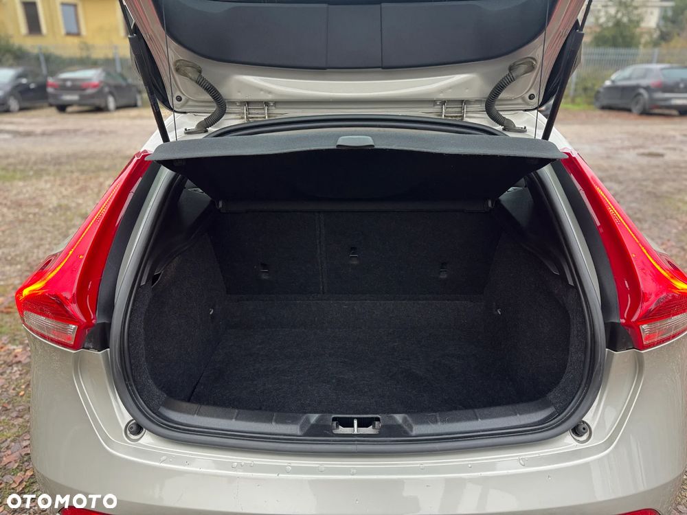 Volvo V40 D2 Momentum - 38