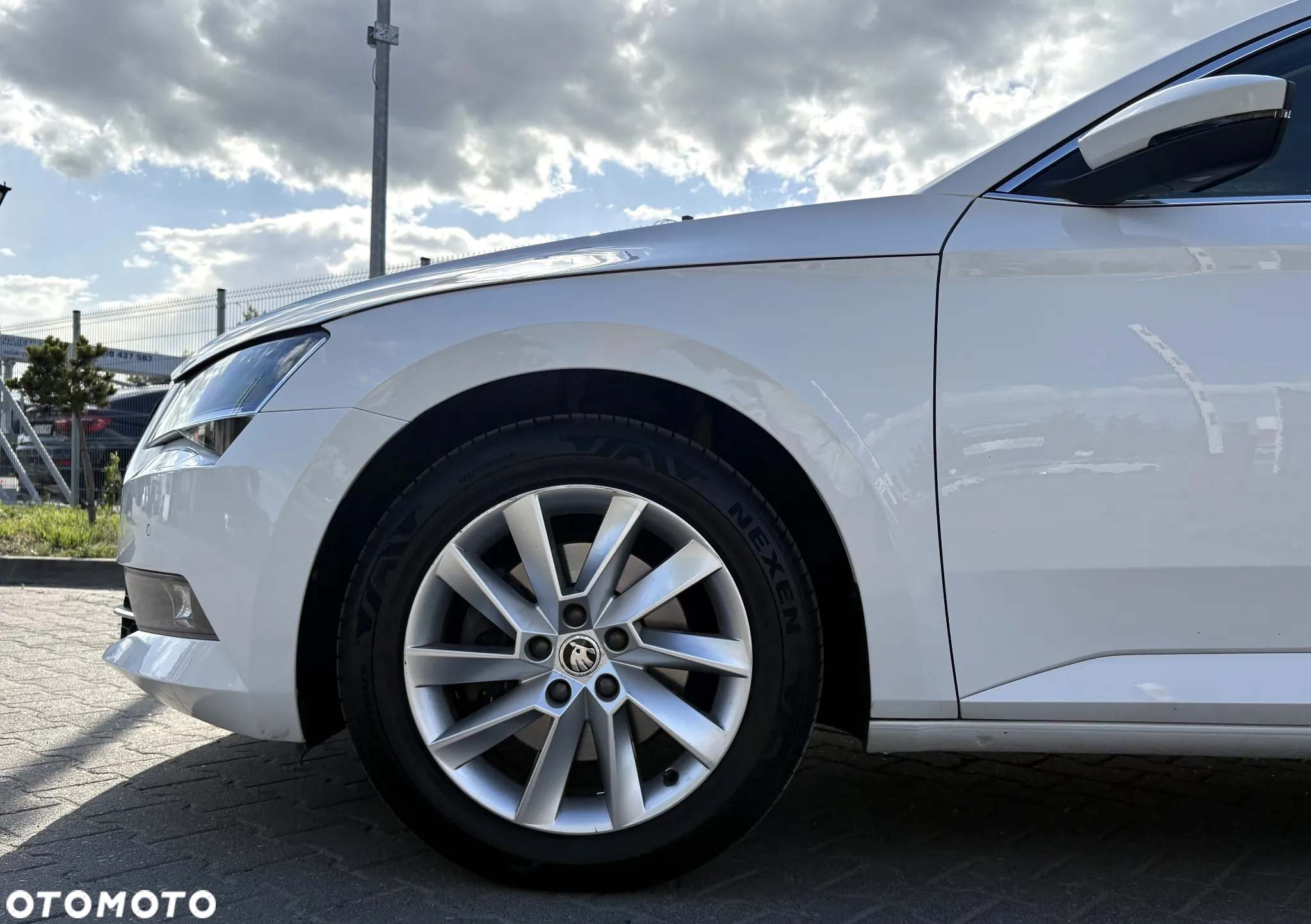 Skoda Superb 2.0 TDI Ambition DSG7 - 6