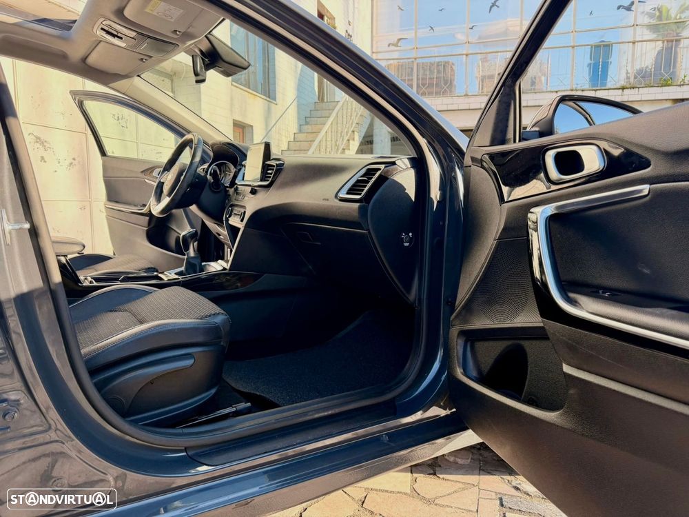 Kia Ceed - 11