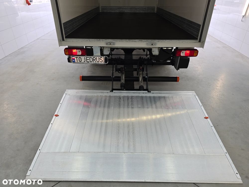 Iveco DAILY 35C16 / 50C16 KONTENER 8PALET WINDA DHOLLANDIA 750Kg 41Tyś km SERWIS ASO IVECO DO OSTATNIEGO Km STAN NOWY NOWY NOWY NA GWARANCJI BOGATA OPCJA WYPOSAŻENIA ASYSTENTY KIEROWCY TEMPOMAT KLIMA KAMERA COFANIA FOTEL KIEROWCY PNEŁMATYCZNY - 13