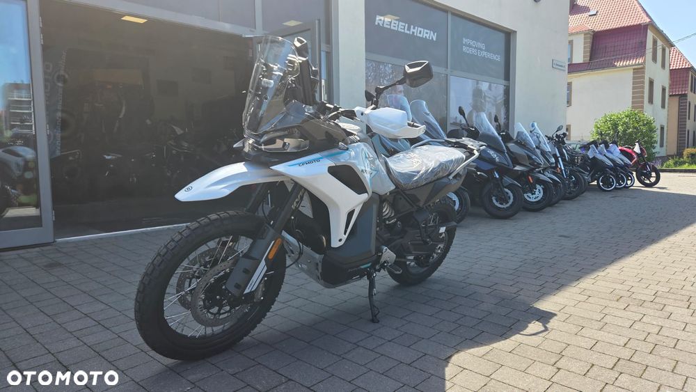 CFMoto MT-X
