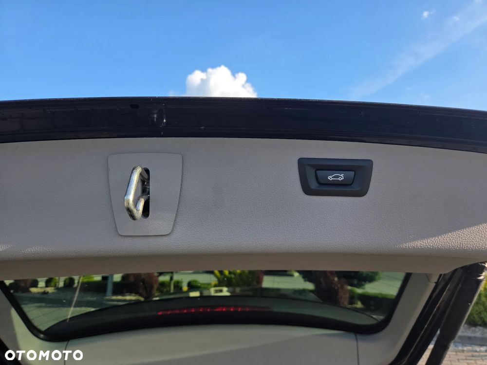 BMW Seria 3 318d Touring - 15
