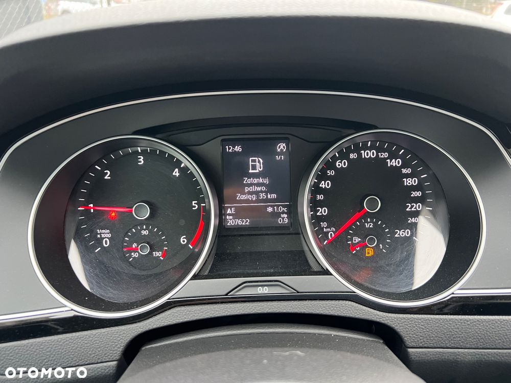 Volkswagen Passat - 19