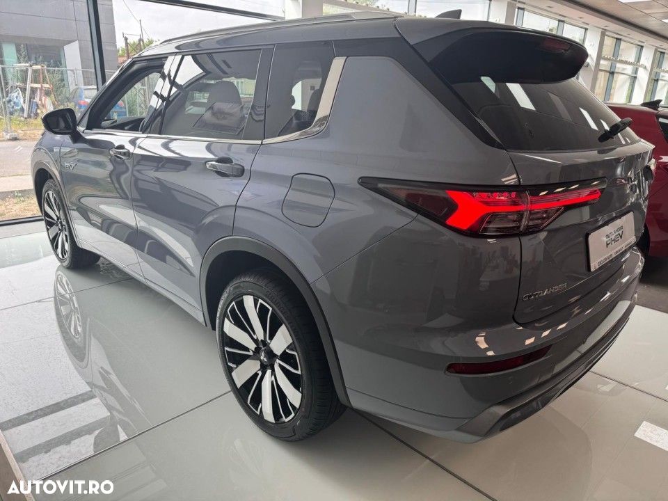 Mitsubishi Outlander - 3