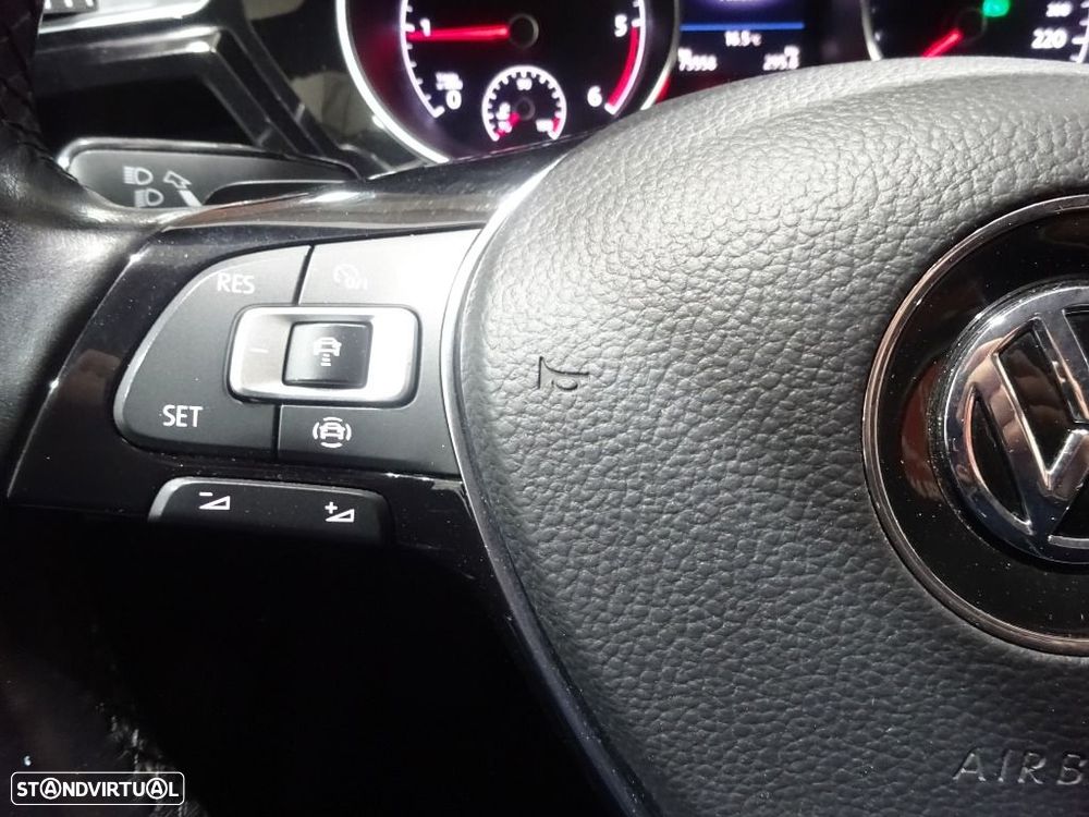 VW Touran 2.0 TDI Highline DSG - 17