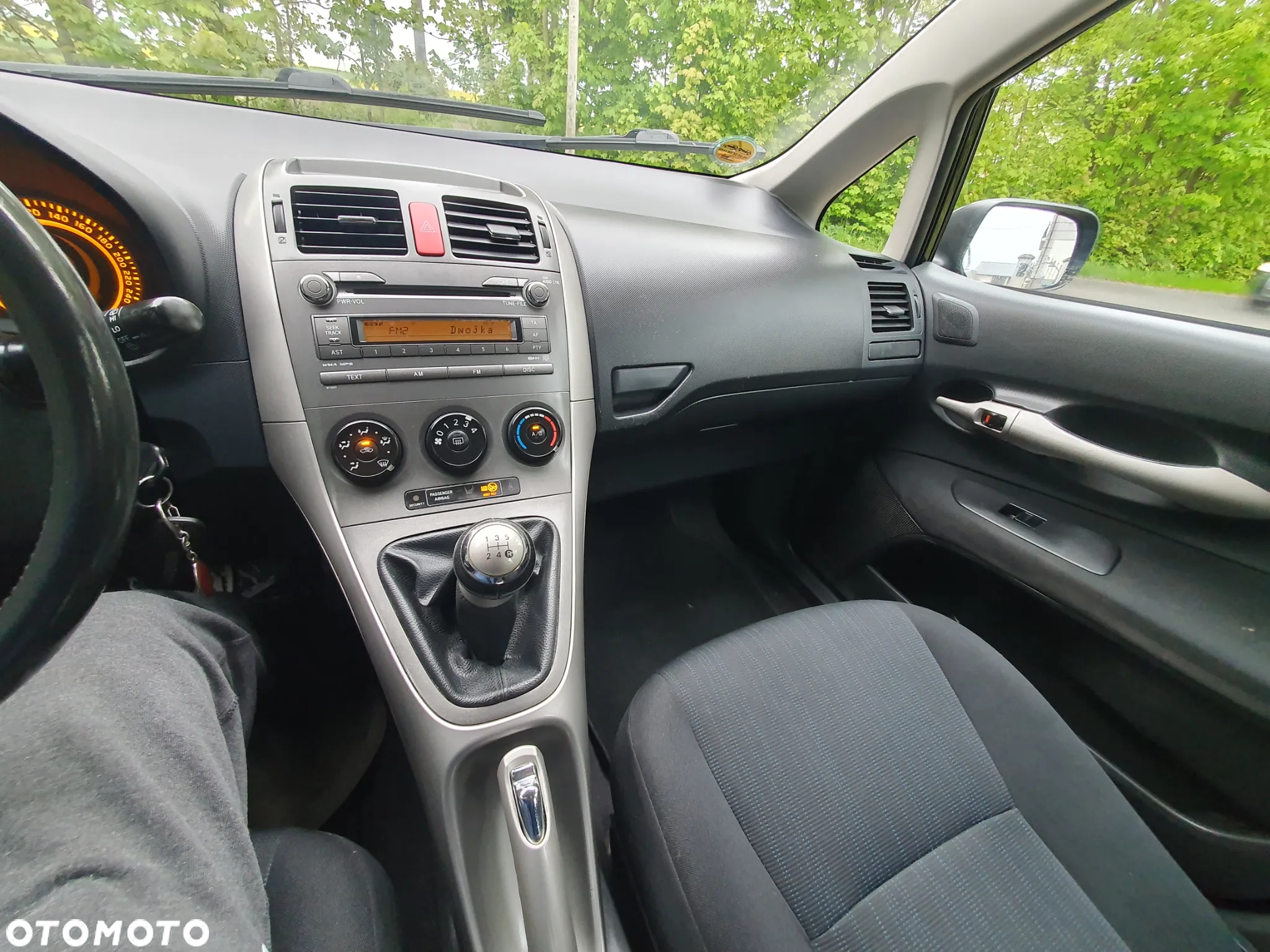Toyota Auris 1.6 VVT-i Executive - 17