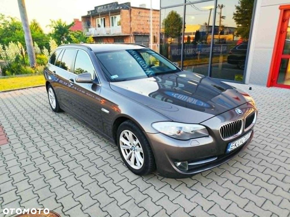 BMW Seria 5 525d - 23