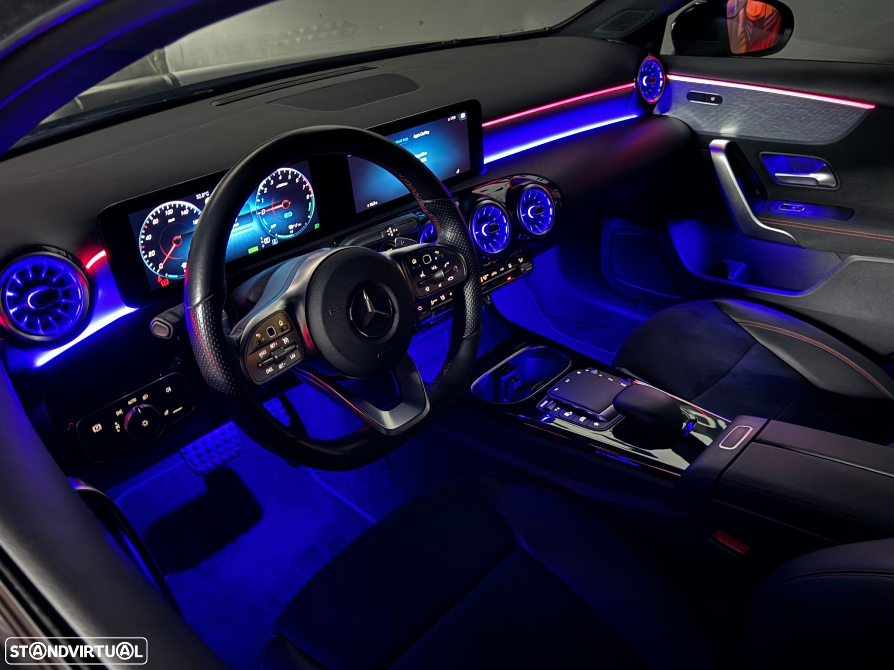 Mercedes-Benz A 250 Limousine e AMG Line - 12