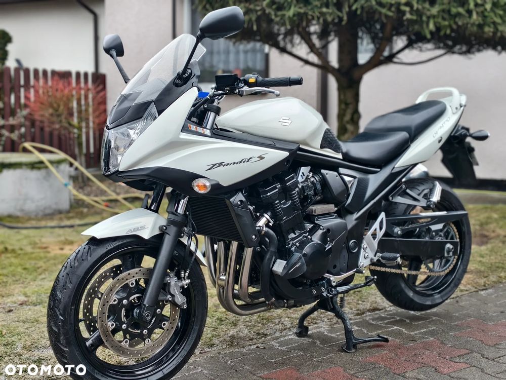 Suzuki GSX - 26